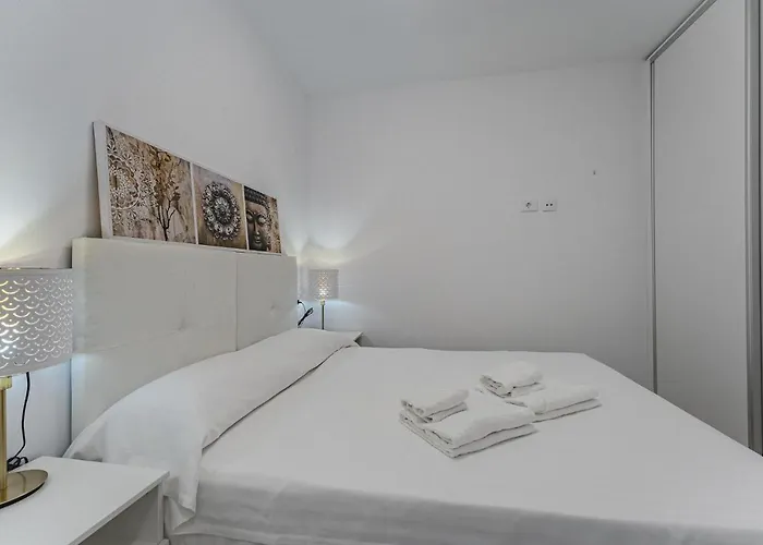 303. Modern, Sunny Ifonche With Wifi Apartment