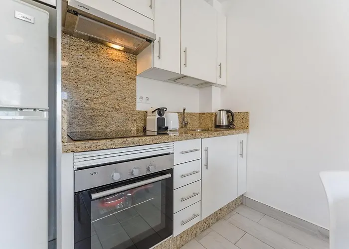 Apartment 303. Modern, Sunny Ifonche With Wifi *