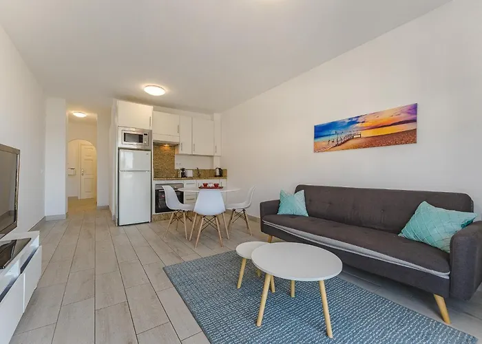 303. Modern, Sunny Ifonche With Wifi Apartment *