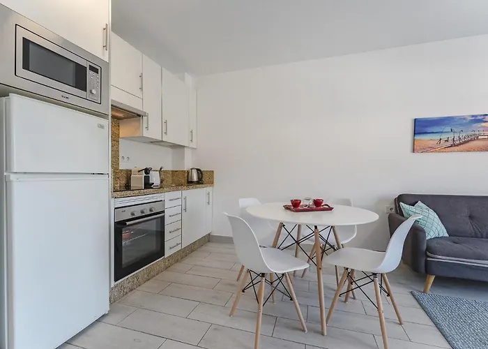 303. Modern, Sunny Ifonche With Wifi Apartment